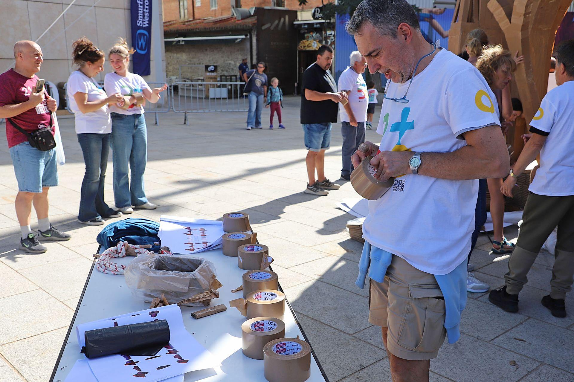 La instalación de la réplica de la Catedral de Burgos, en imágenes