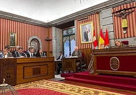 Parte del equipo de Gobierno en un Pleno.