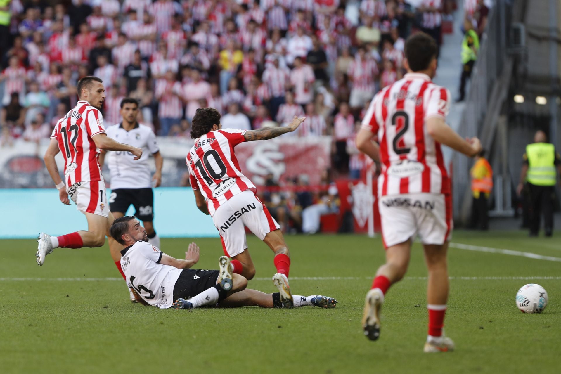 Todas las imágenes del partido entre el Sporting de Gijón y el Burgos CF