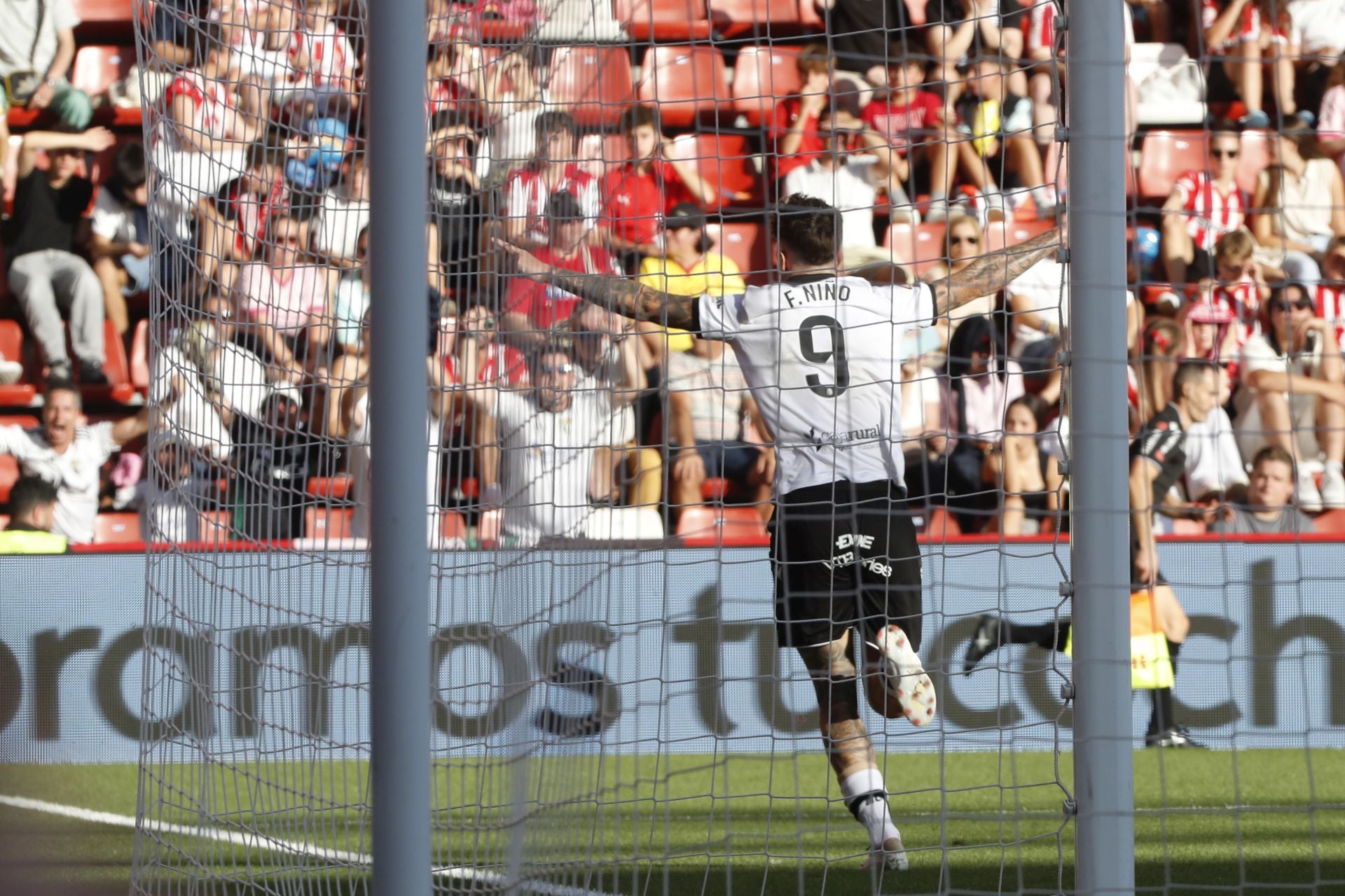 Todas las imágenes del partido entre el Sporting de Gijón y el Burgos CF