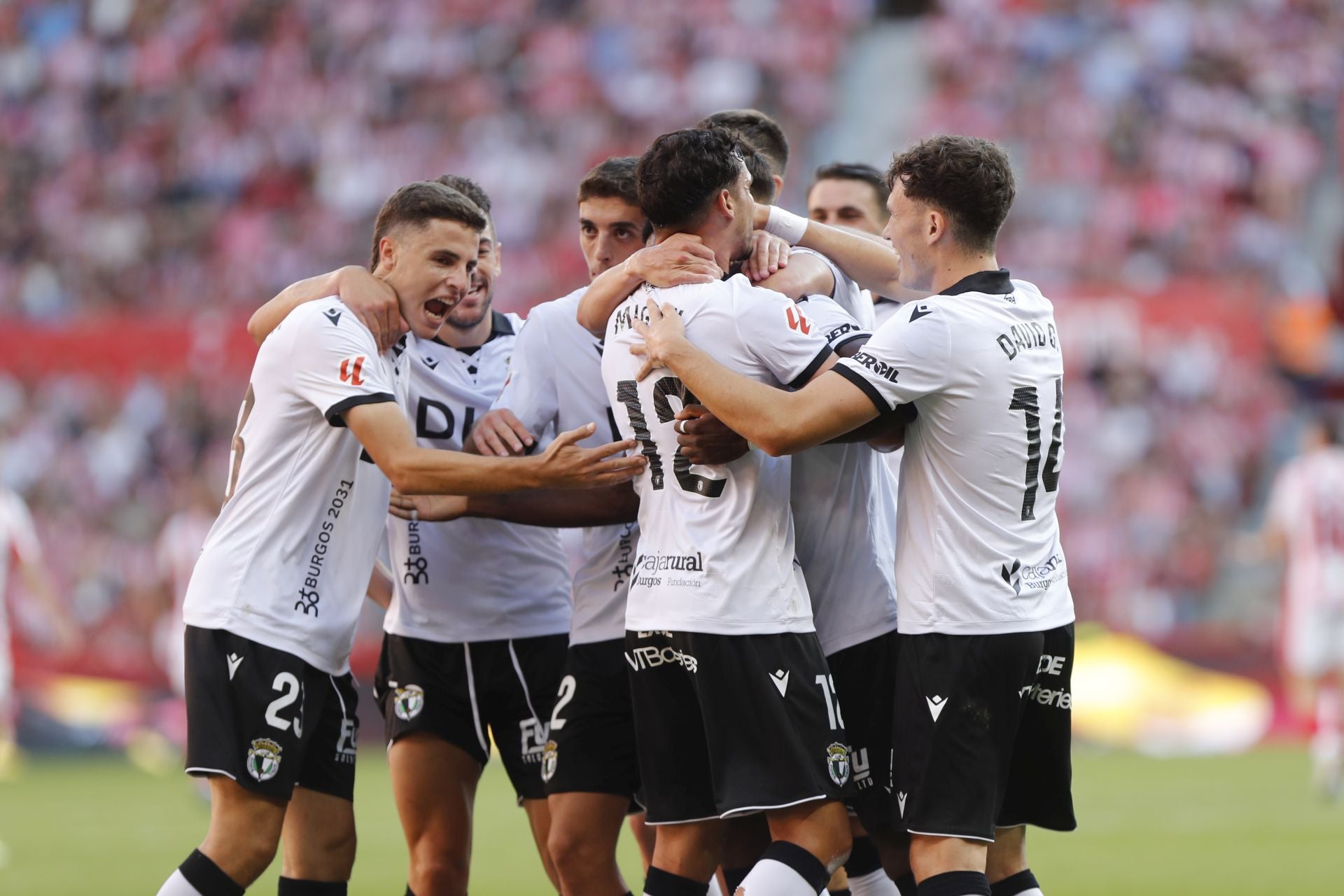 Todas las imágenes del partido entre el Sporting de Gijón y el Burgos CF