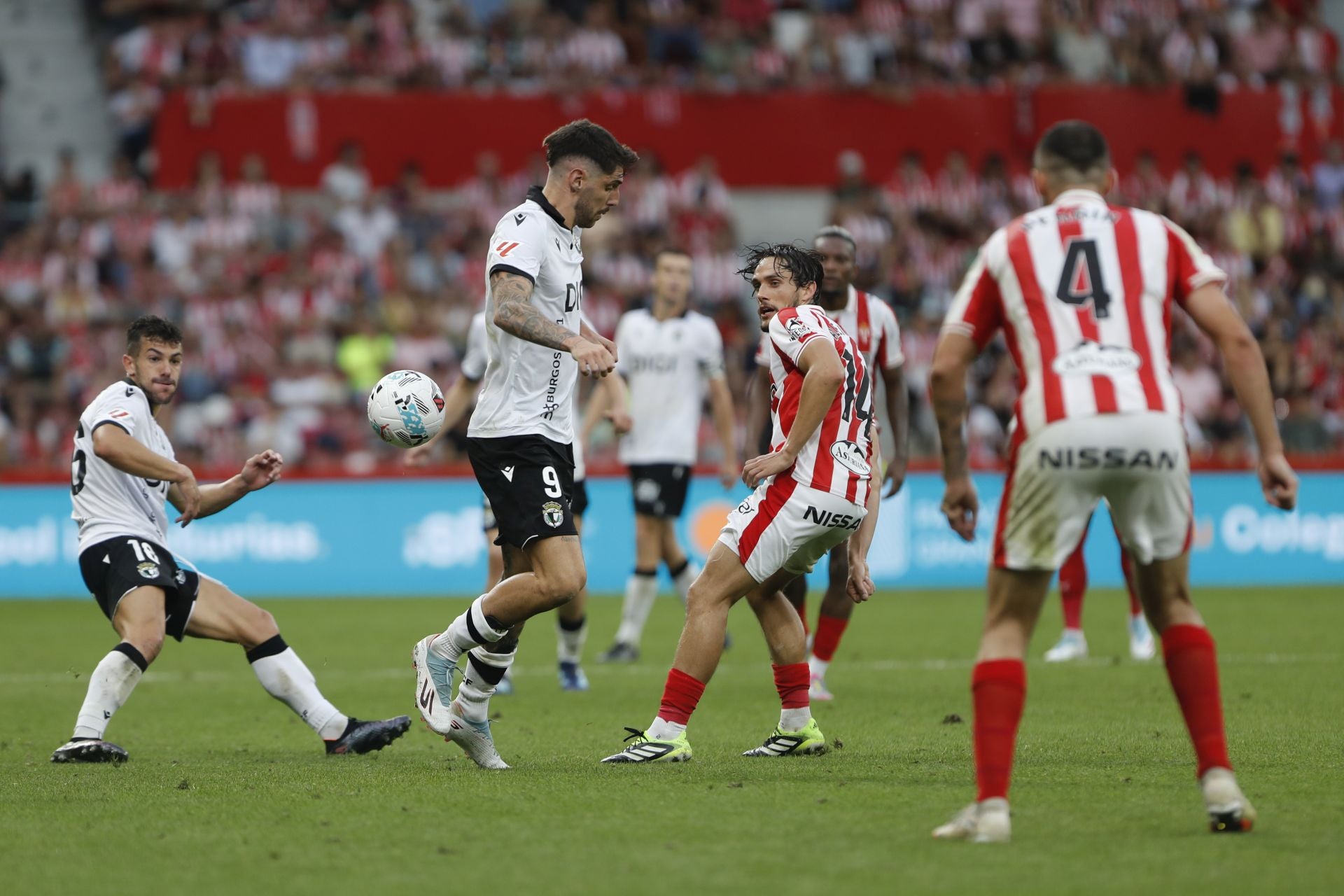 Todas las imágenes del partido entre el Sporting de Gijón y el Burgos CF