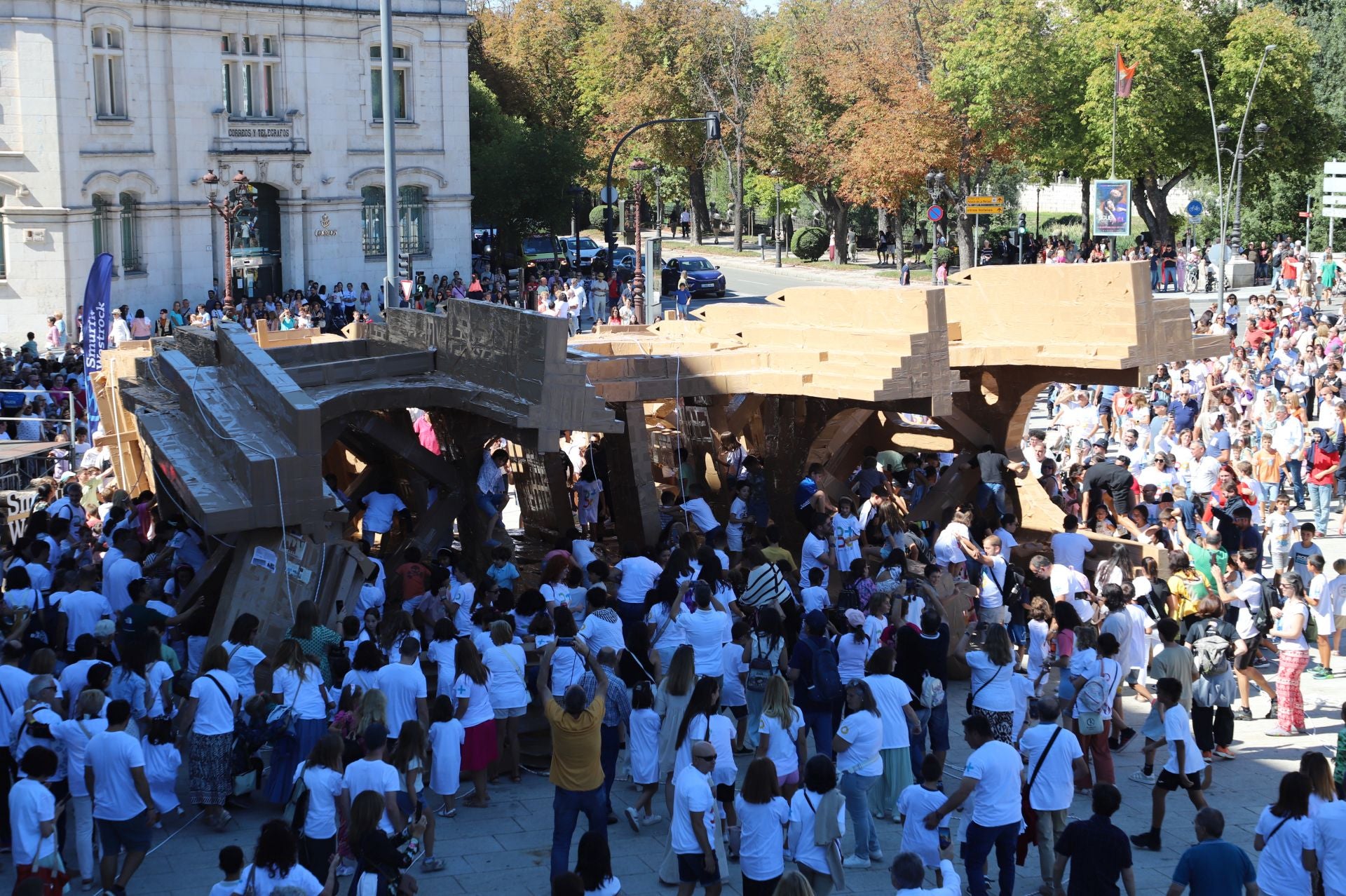 Así ha sido en imágenes la destrucción de la catedral efímera de Burgos