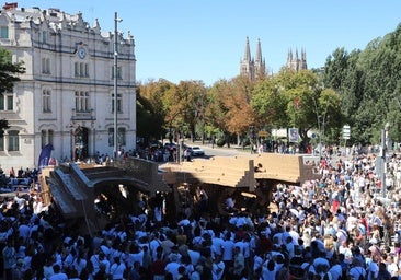 Cae la Catedral de cartón de Burgos: el arte efímero que emociona y deja huella en la ciudad