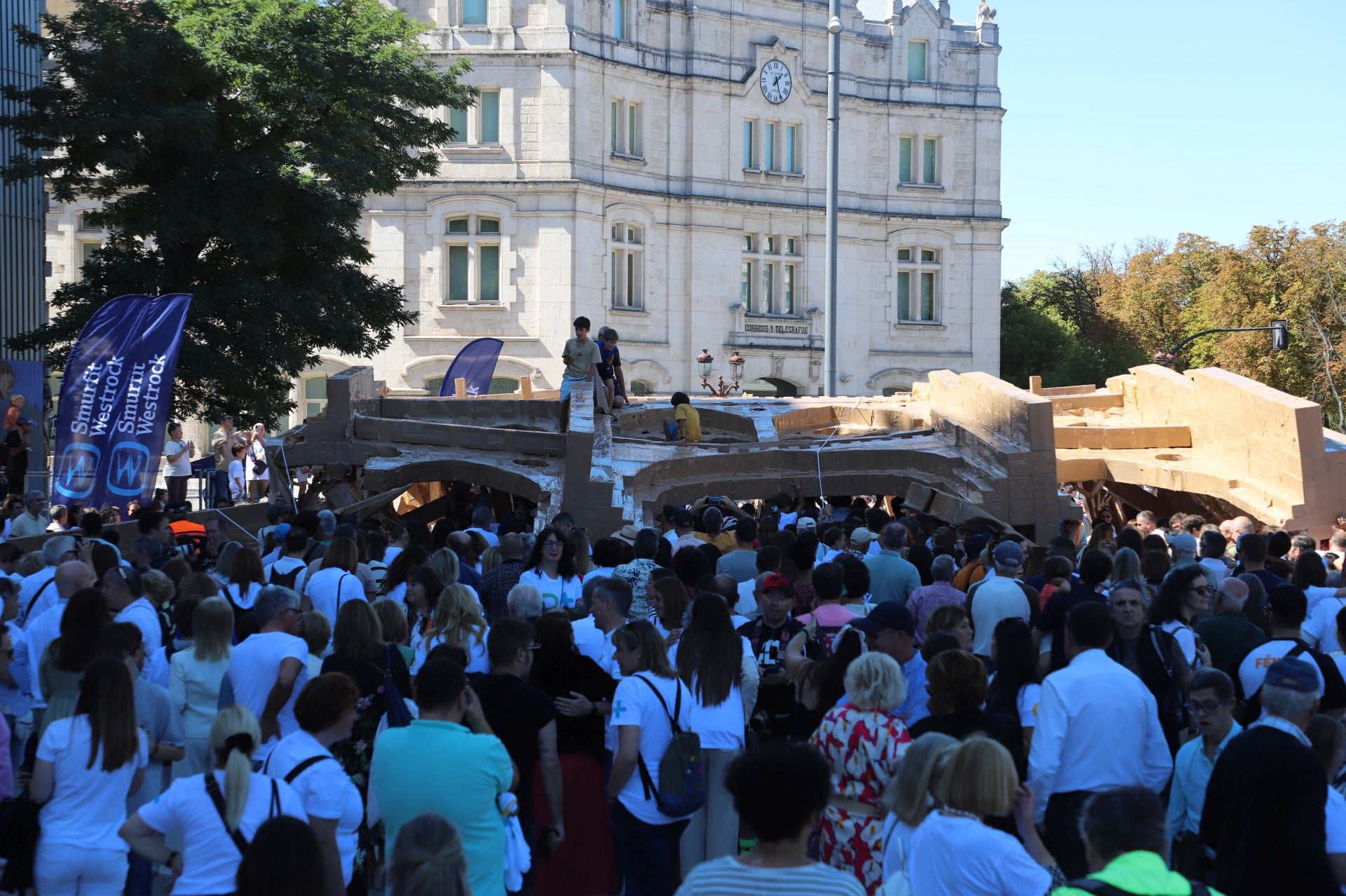 Así ha sido en imágenes la destrucción de la catedral efímera de Burgos