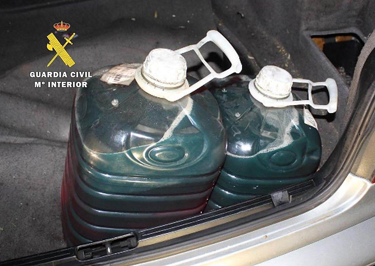 Imagen secundaria 1 - Detenido en Burgos con matrículas robadas y alteraciones en el coche para carreras ilegales