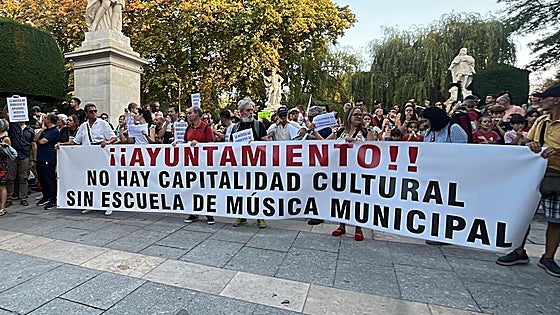 Un millar de personas exige al Ayuntamiento de Burgos que mantenga la Escuela Municipal de Música