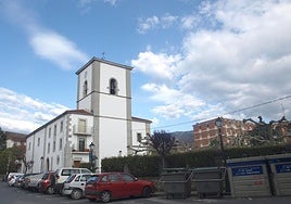 Contenedores junto a la iglesia de Villasana de Mena.