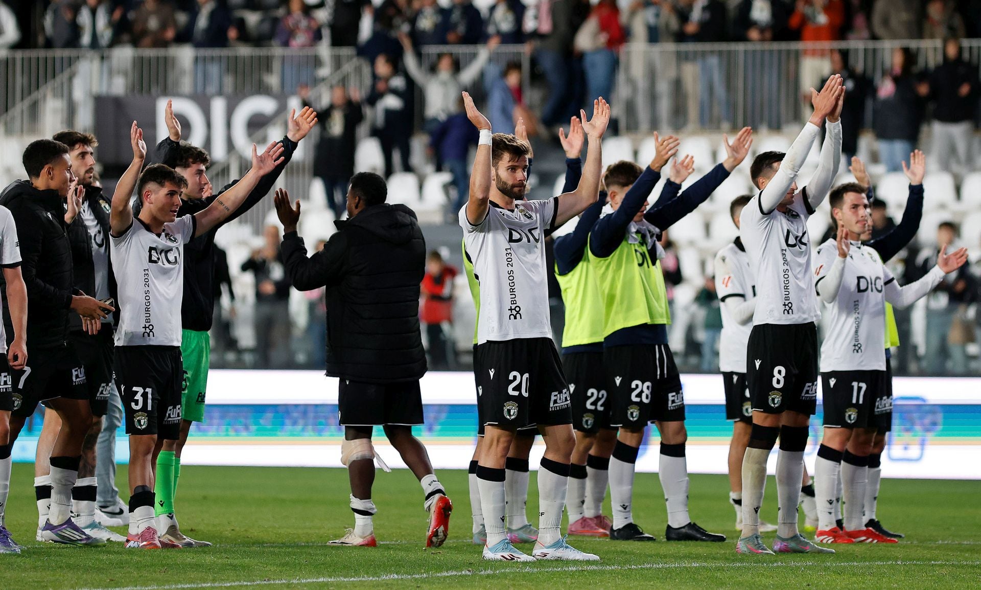 El Burgos CF - Granada CF, en imágenes