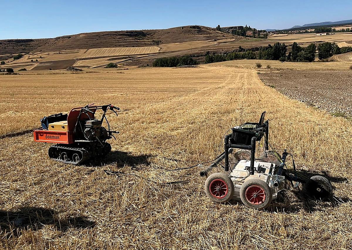 Imagen secundaria 1 - Trabajos con el georradar en la ciudad celtíbera burgalesa de Klounioq.