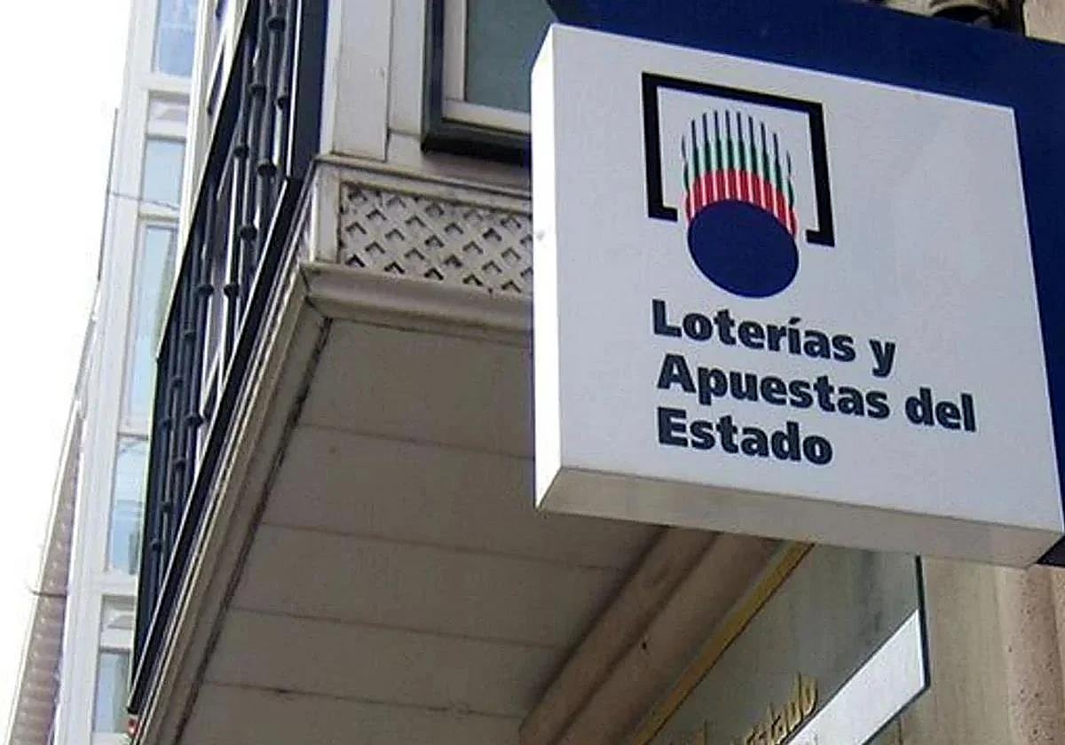 Imagen del exterior de un puesto de lotería.