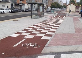 La construcción del carril bici ha modificado la estructura de la avenida.