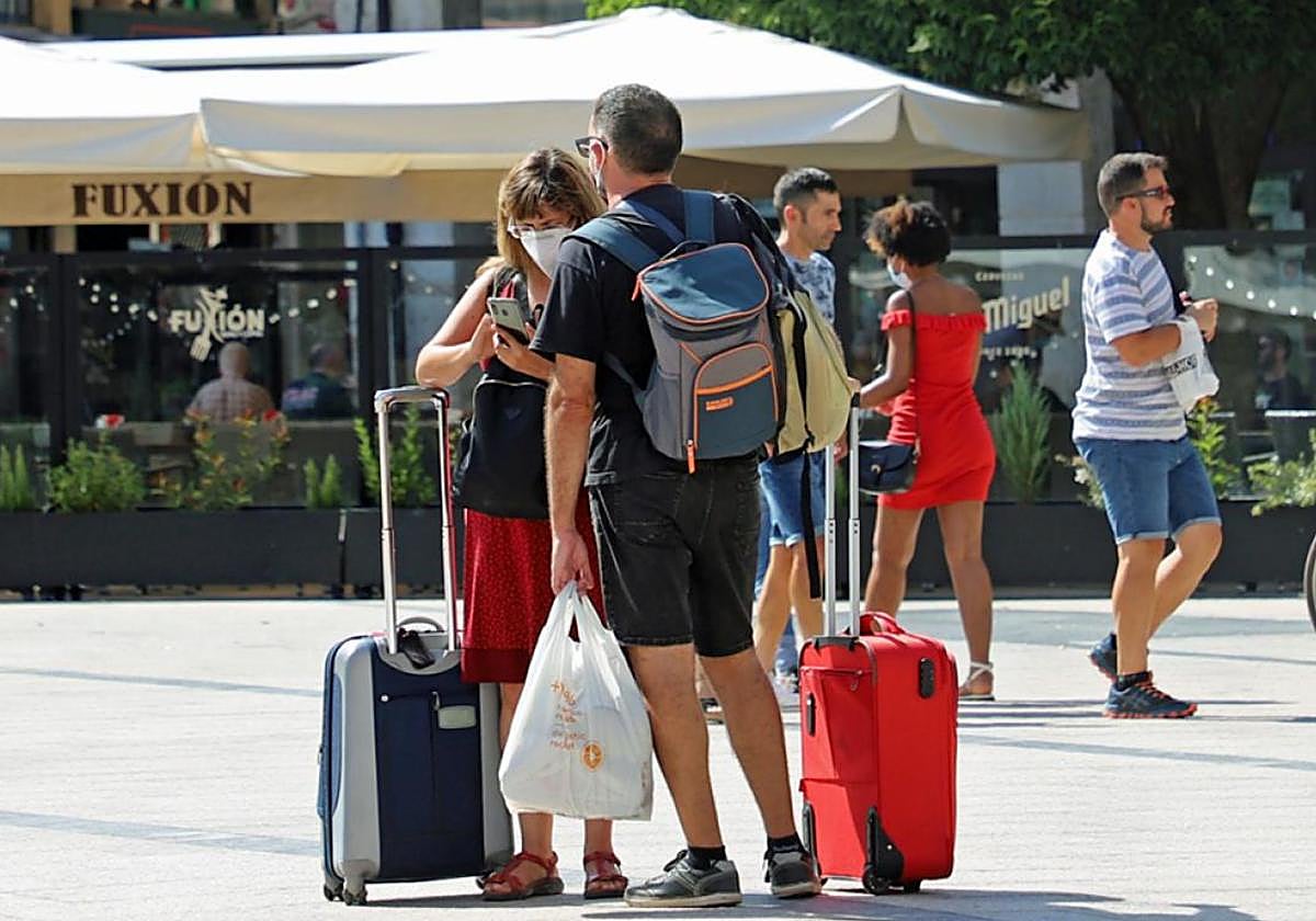 Turistas en la ciudad de Burgos.