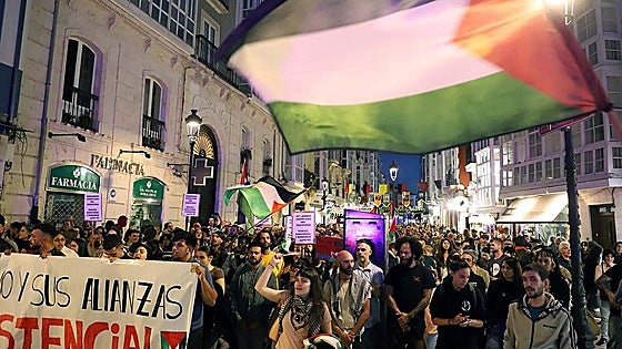 De concentración a multitudinaria manifestación improvisada: Burgos se levanta por Gaza