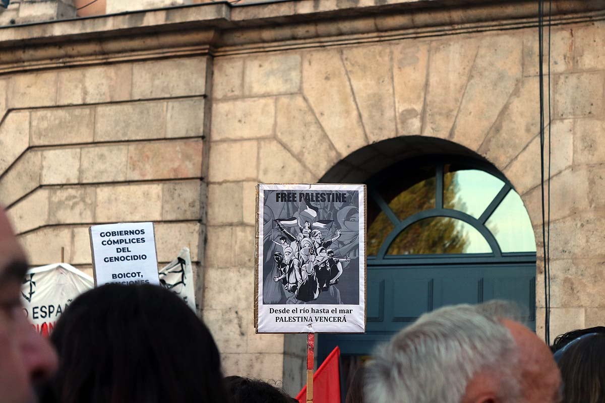 Así ha sido en imágenes la multitudinaria e improvisada manifestación por Gaza en Burgos