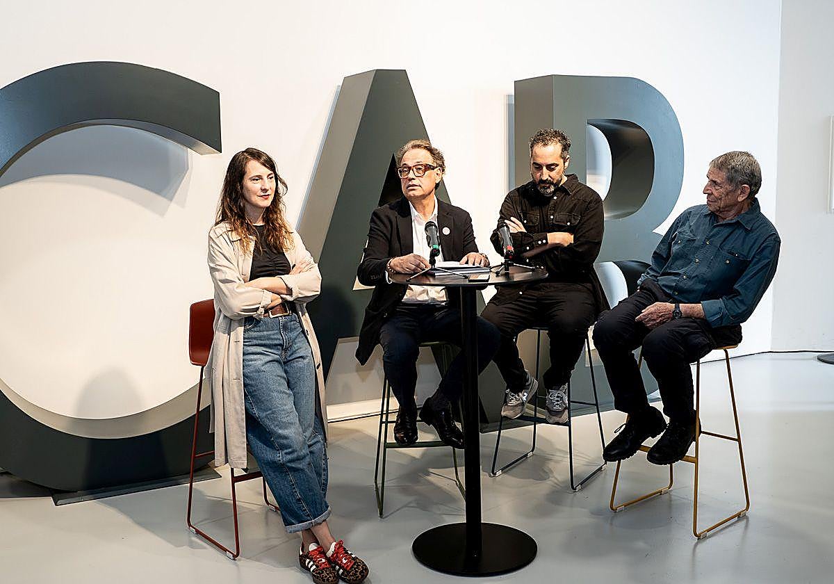 De izquierda a derecha en la foto: Virginia Rivas, Javier Del Campo, Alain Urrutia y Cristóbal Hara.