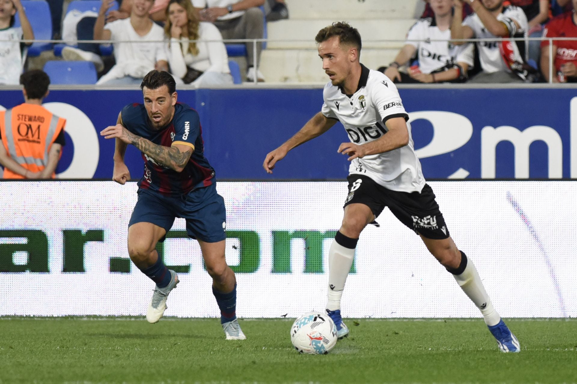 Todas las imágenes del encuentro entre el SD Huesca y el Burgos CF