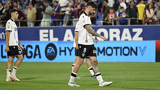 El Huesca castiga al Burgos en el último suspiro y se queda con los tres puntos