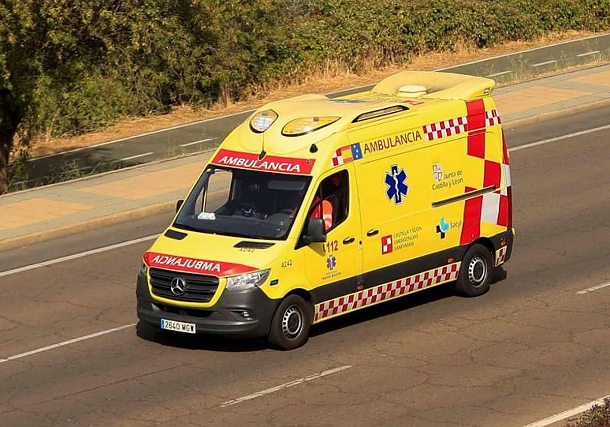 Imagen de archivo de una ambulancia en Burgos
