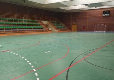 El nuevo suelo del polideportivo Carlos Serna de Capiscol será realidad este invierno