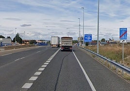 Vía de servicio para abandonar la A-1 cerca de la ciudad de Burgos.