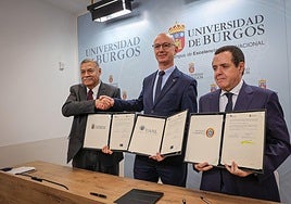Firma del convenio entre la Universidad de Burgos y la Universidad Autónoma de Nuevo León.