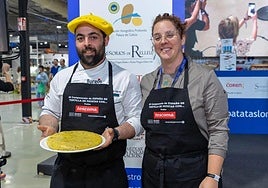 El chef Ricardo Martín, de Monalisa Gastrobar, con su tortilla ganadora.