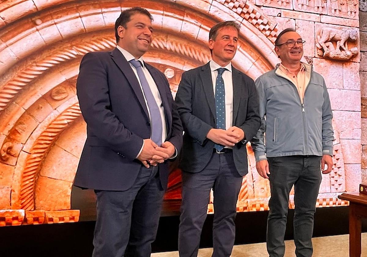 Carlos Gallo, Borja Suárez y José Solas en momento de la presentación del proyecto.