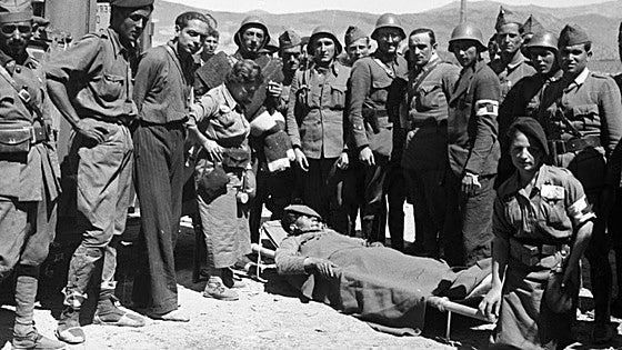 La memoria fotográfica de Burgos de 1923 a 1975, resumida en un libro de 395 páginas