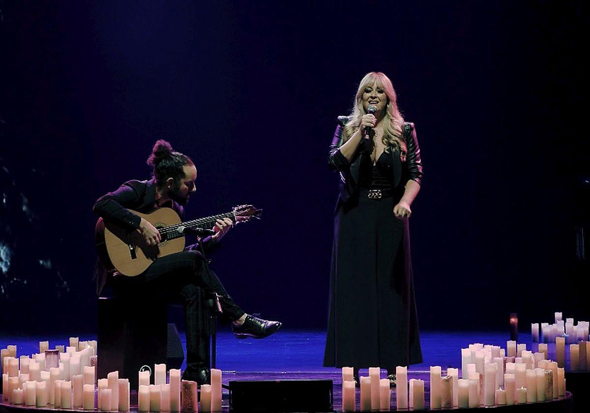 'Ellas mienten como mienten los boleros' con Inés León y Samuel Cristróbal.