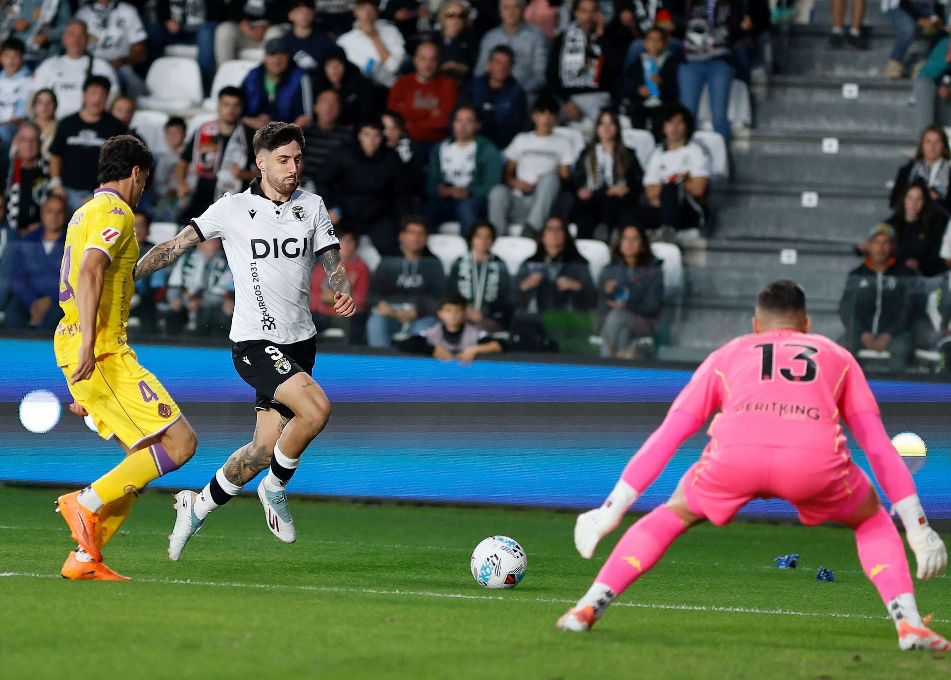 El derbi entre el Burgos CF y el Real Valladolid, en imágenes