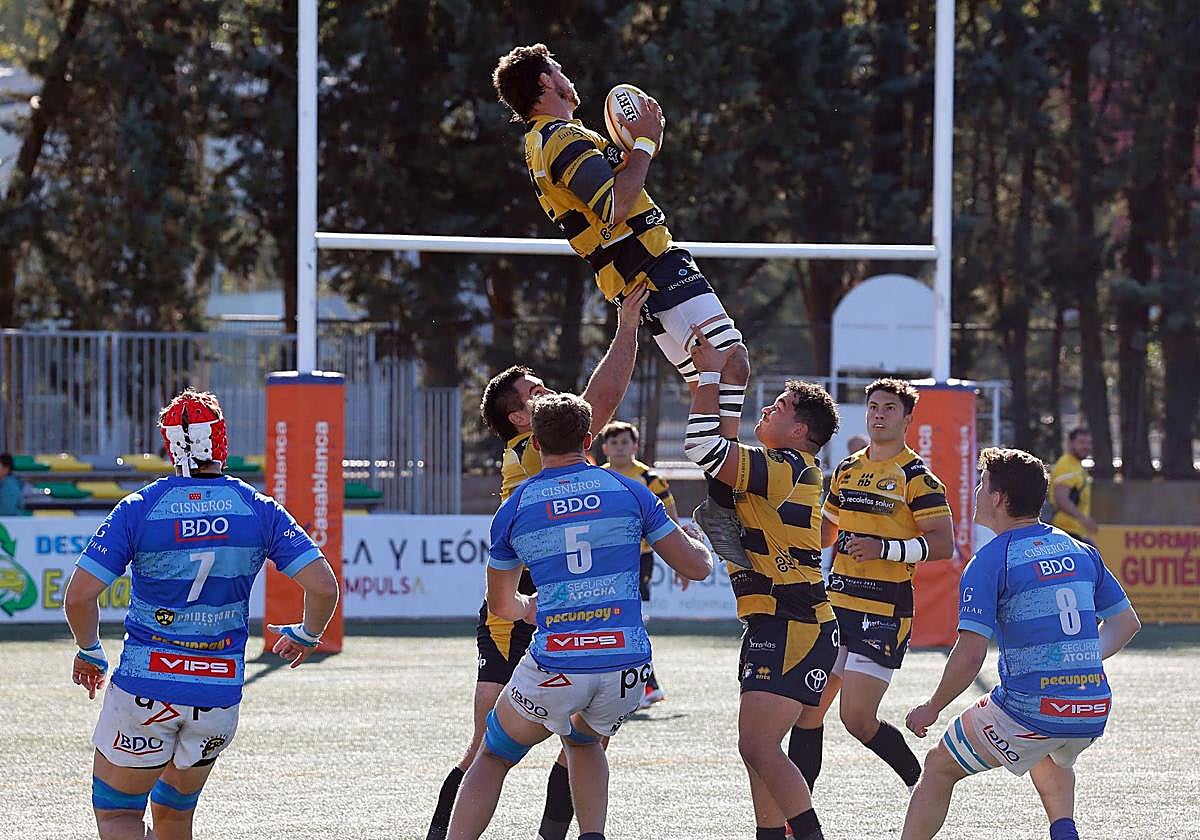Lance del encuentro entre Recoletas Caja Rural Burgos y Complutense Cisneros.