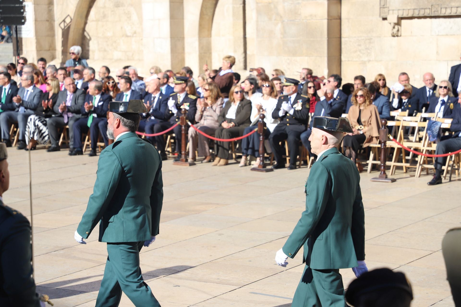 El acto de la Guardia Civil frente a la Catedral de Burgos, en imágenes