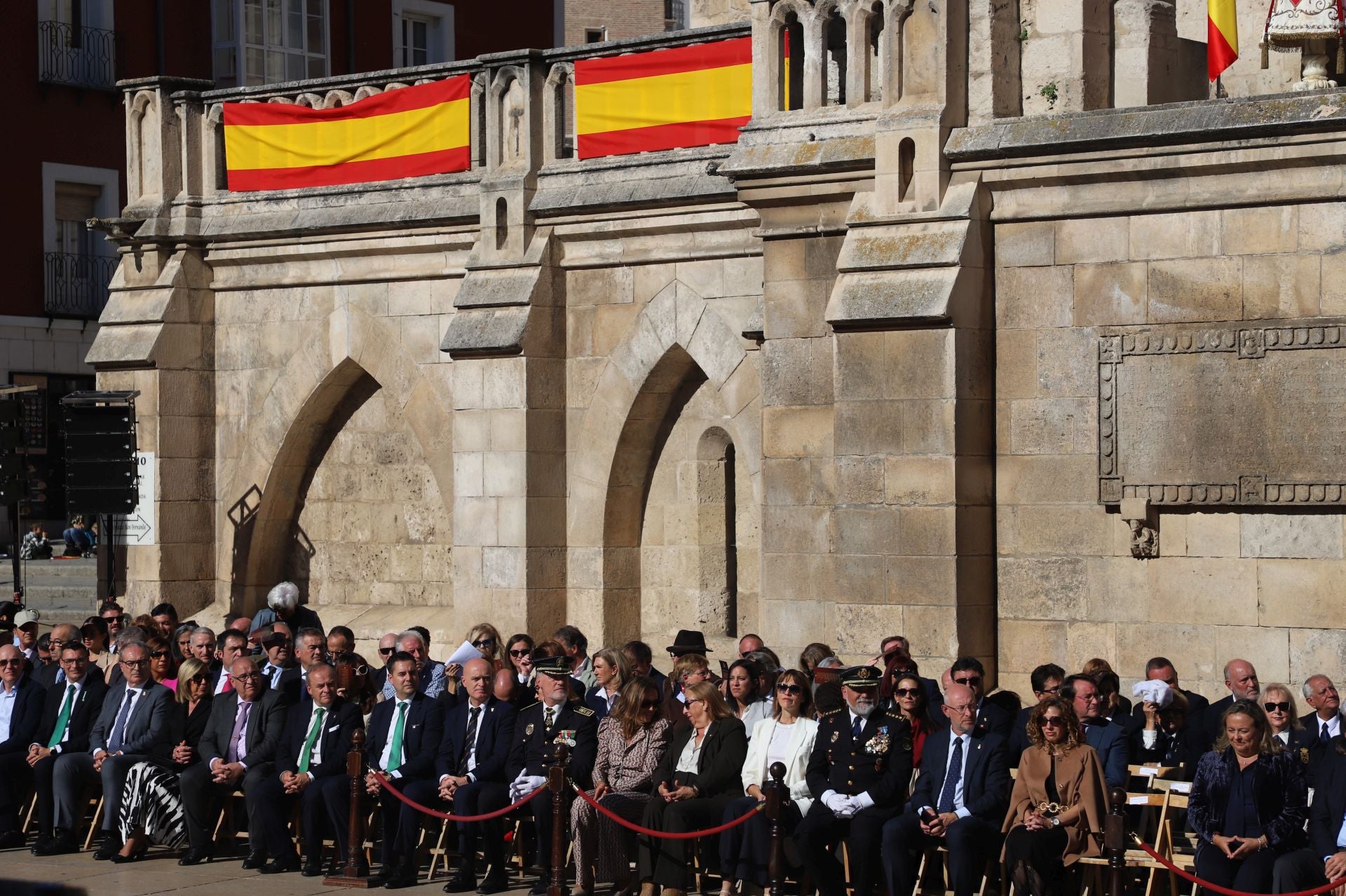 El acto de la Guardia Civil frente a la Catedral de Burgos, en imágenes