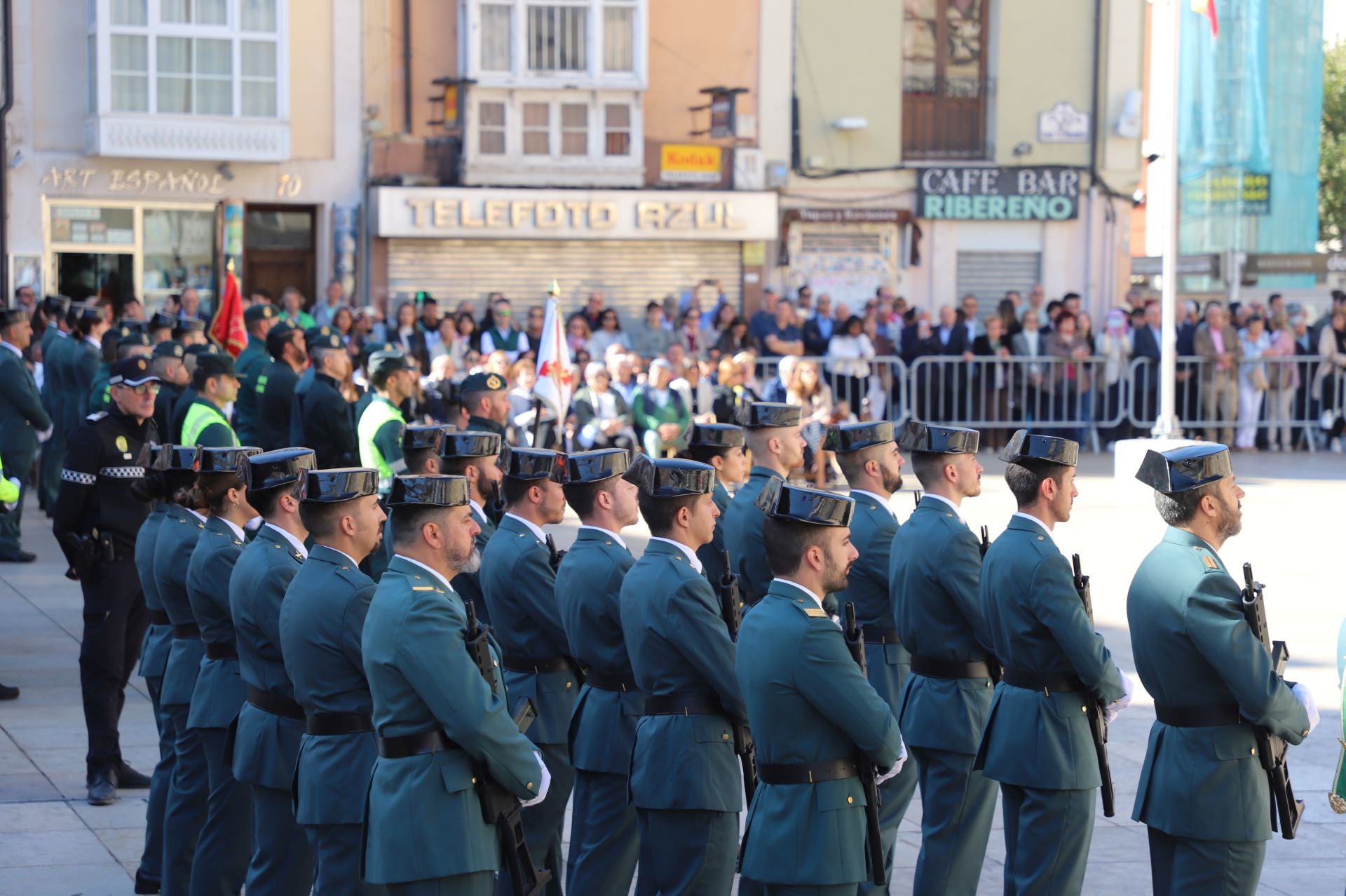 El acto de la Guardia Civil frente a la Catedral de Burgos, en imágenes