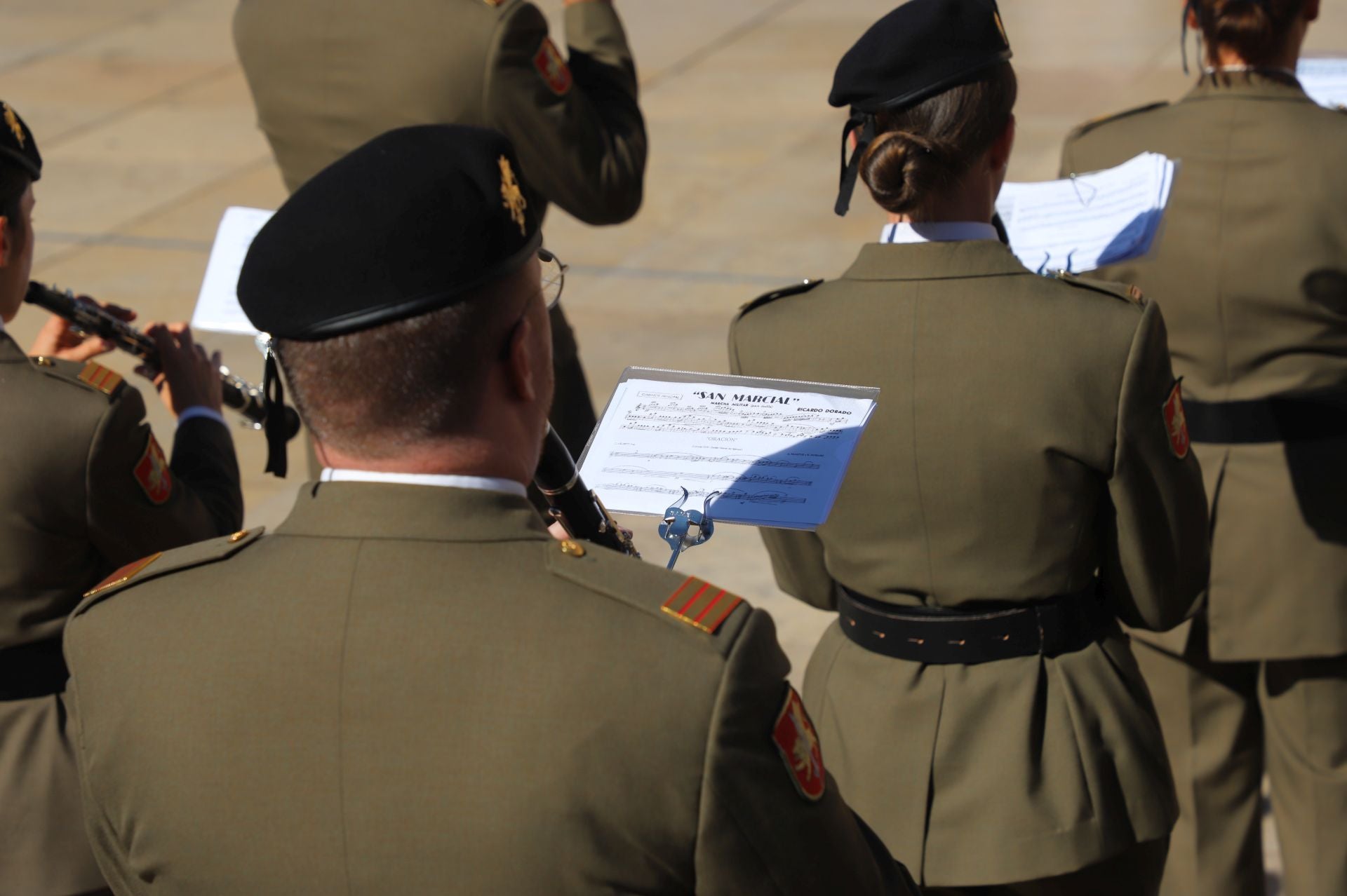 El acto de la Guardia Civil frente a la Catedral de Burgos, en imágenes