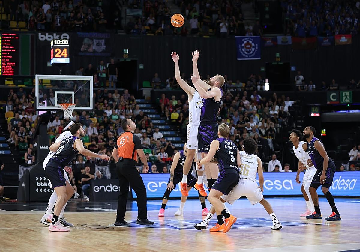 El encuentro del San Pablo Burgos frente al Bilbao Basket, en imágenes