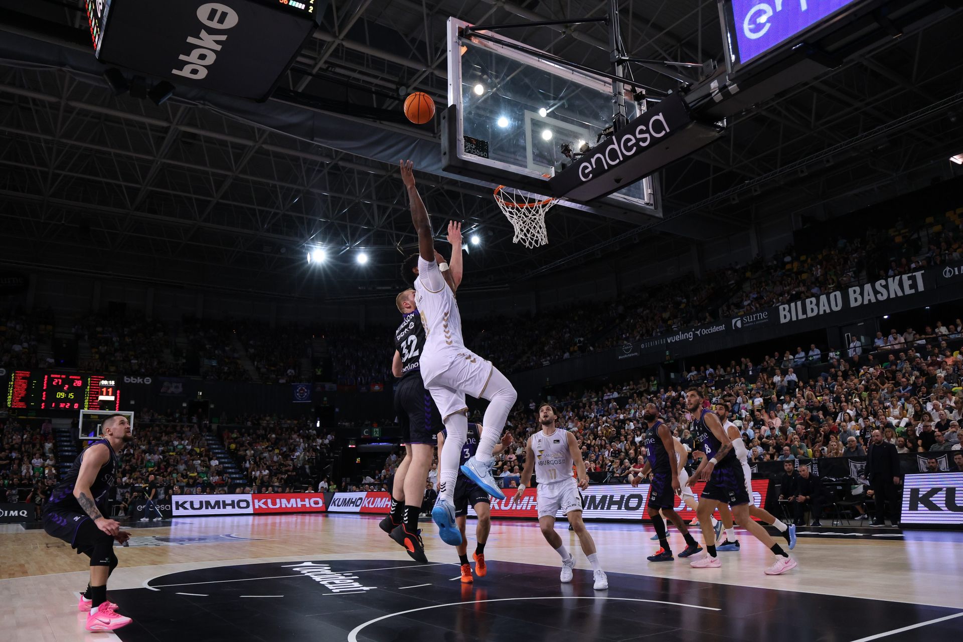 El encuentro del San Pablo Burgos frente al Bilbao Basket, en imágenes
