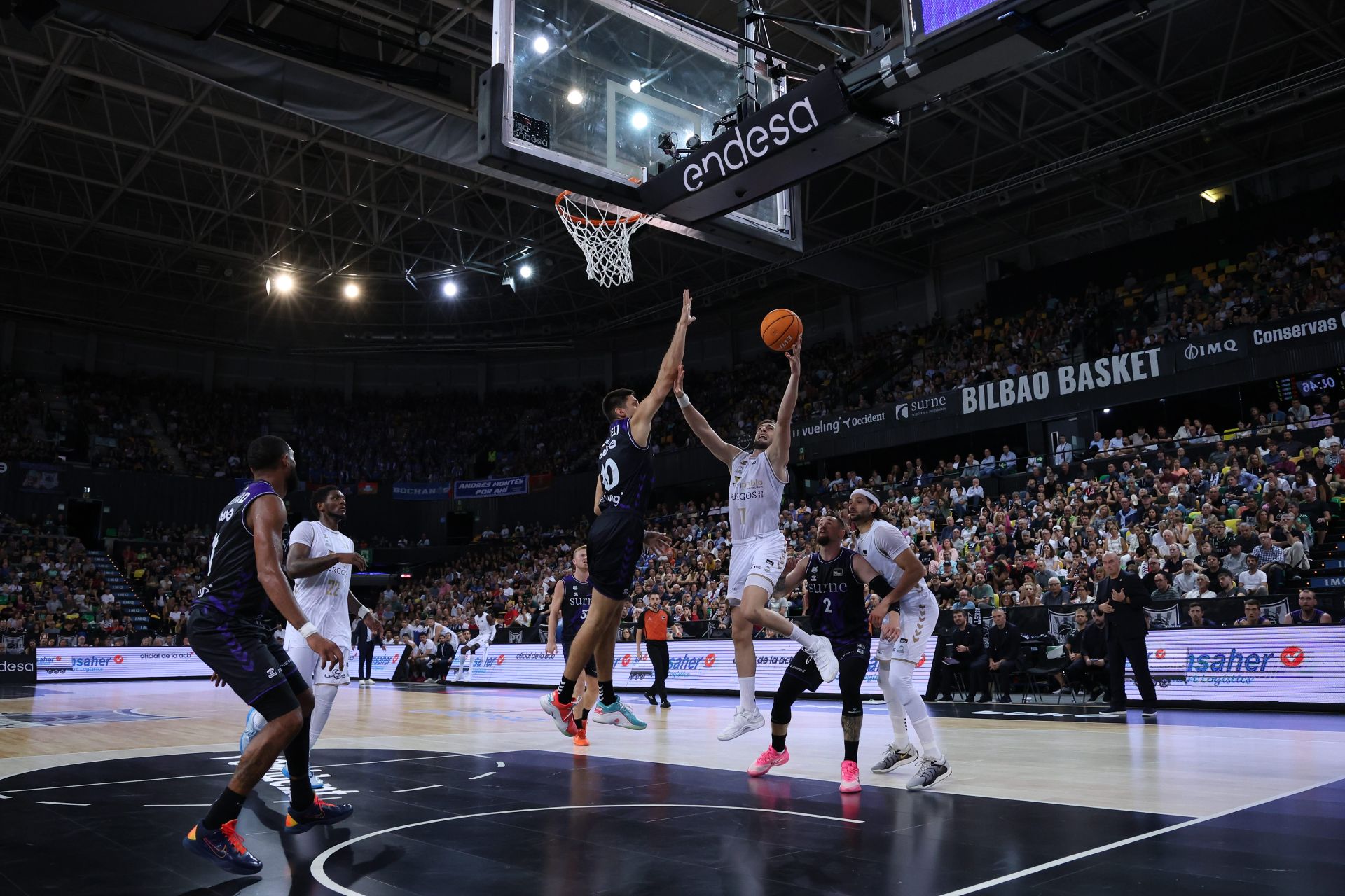 El encuentro del San Pablo Burgos frente al Bilbao Basket, en imágenes