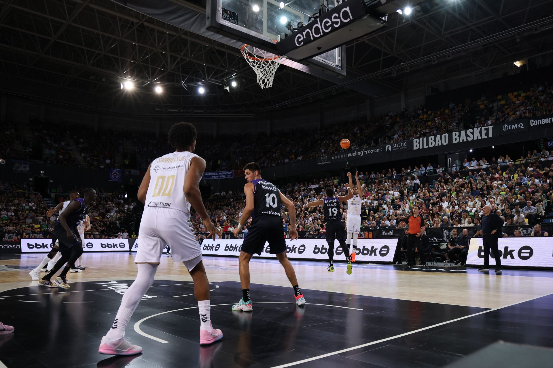 El encuentro del San Pablo Burgos frente al Bilbao Basket, en imágenes