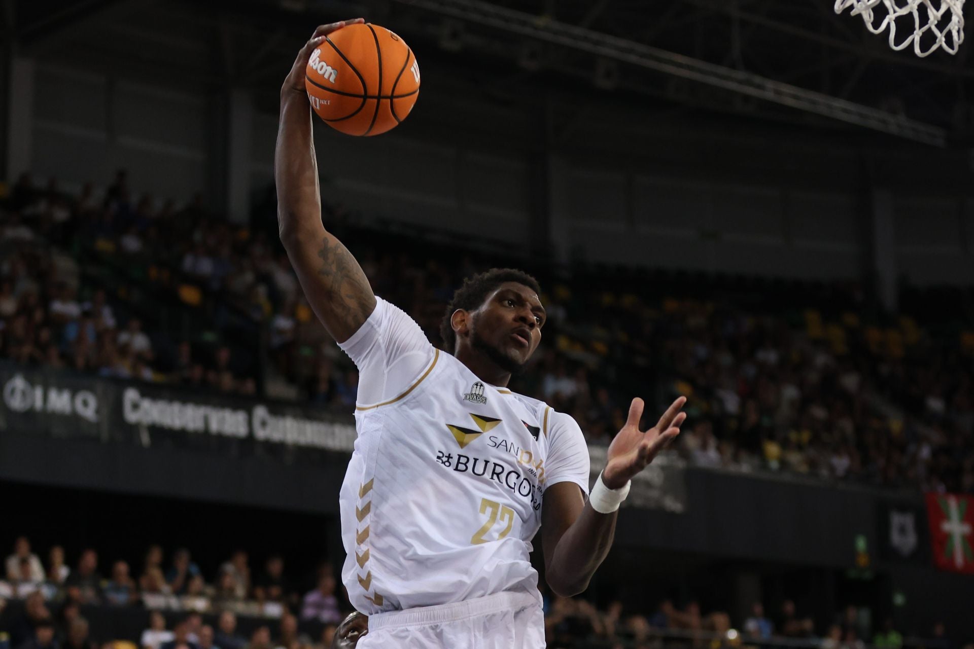 El encuentro del San Pablo Burgos frente al Bilbao Basket, en imágenes