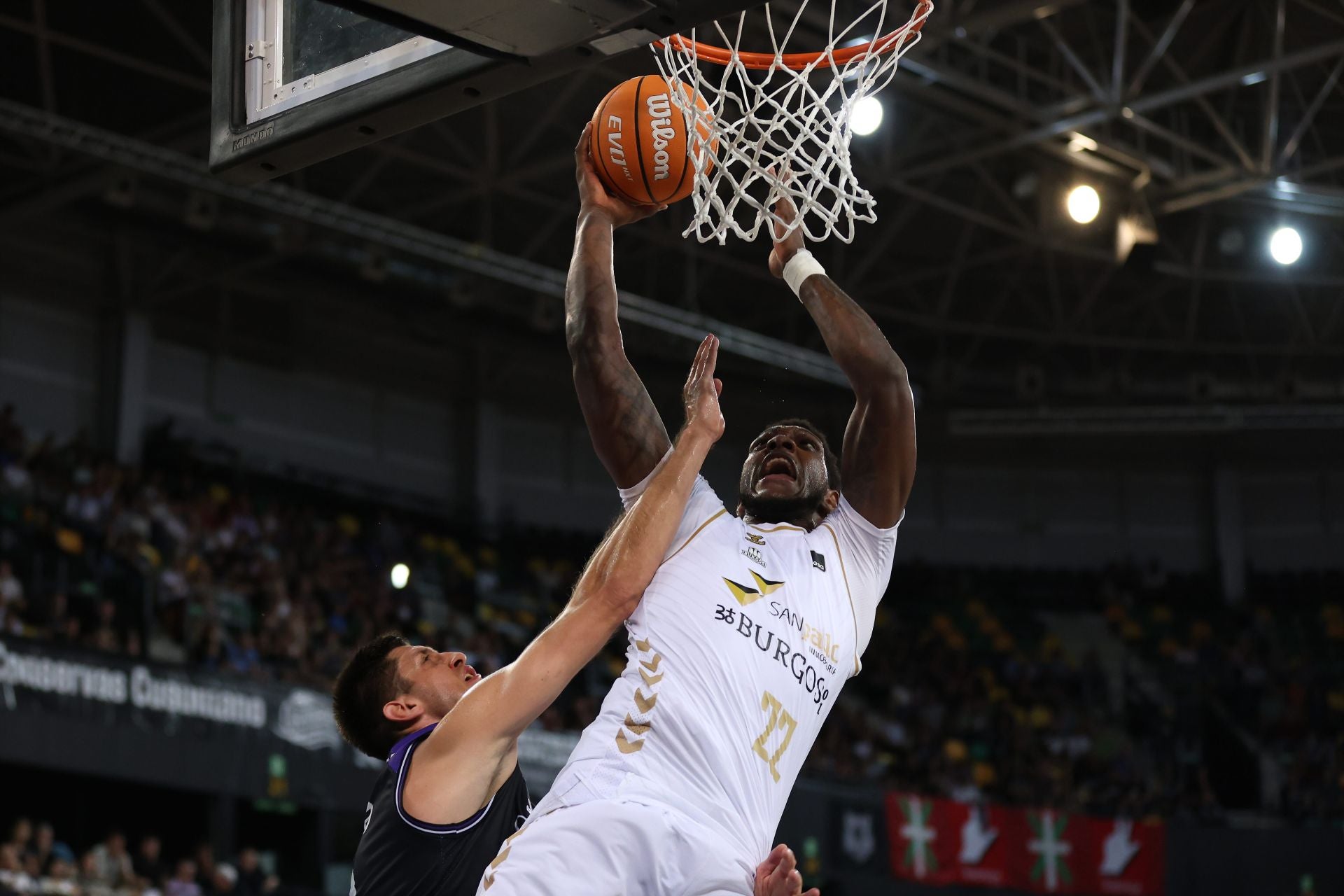 El encuentro del San Pablo Burgos frente al Bilbao Basket, en imágenes