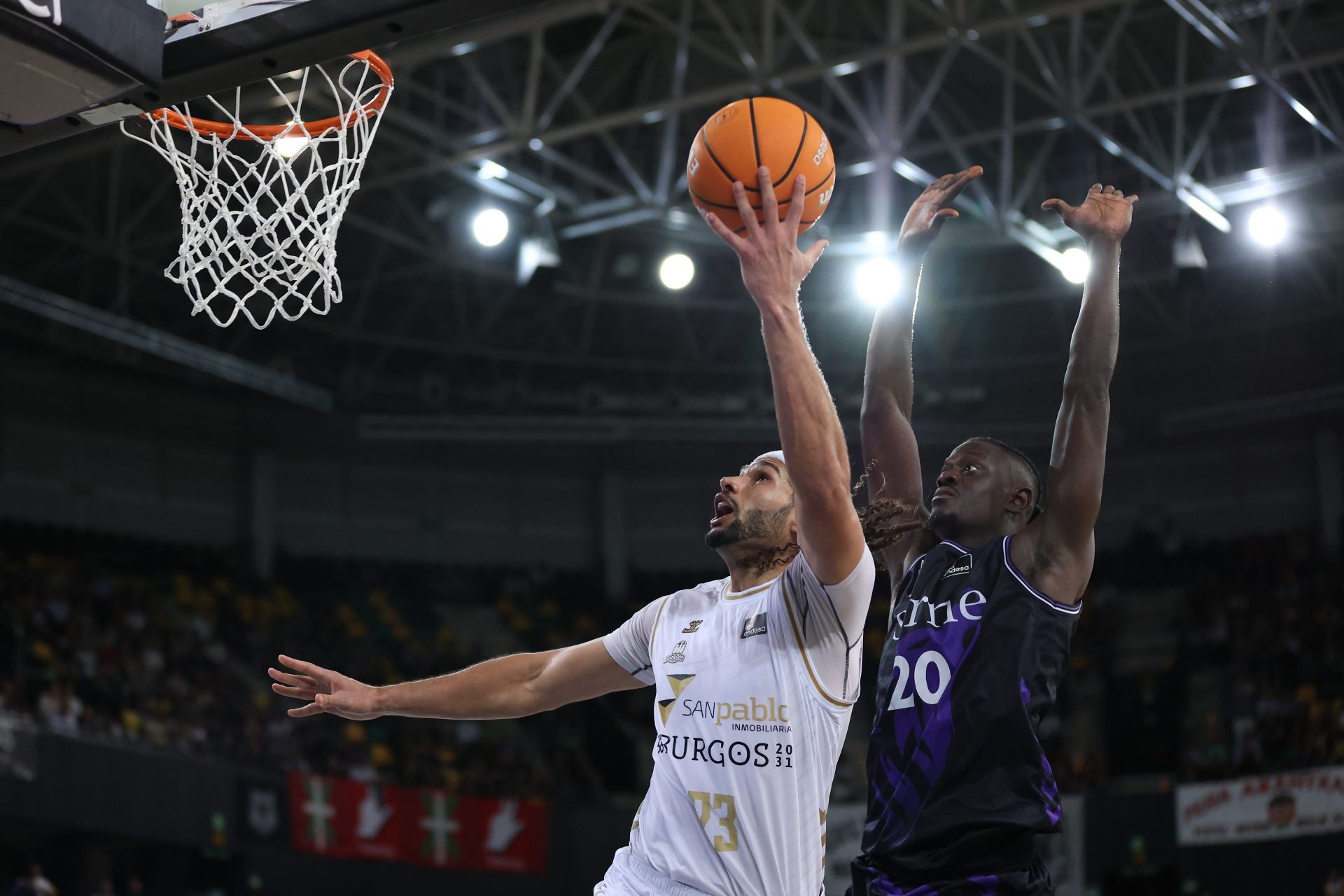 El encuentro del San Pablo Burgos frente al Bilbao Basket, en imágenes