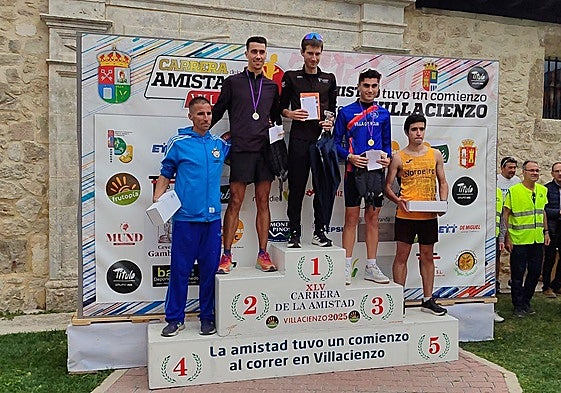 Podio con los ganadores de las pruebas masculinas.