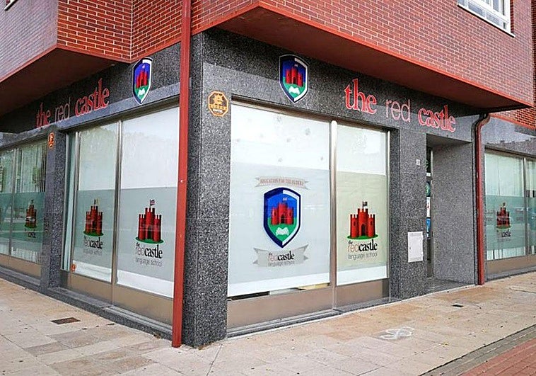 Fachada del The Red Castle School.