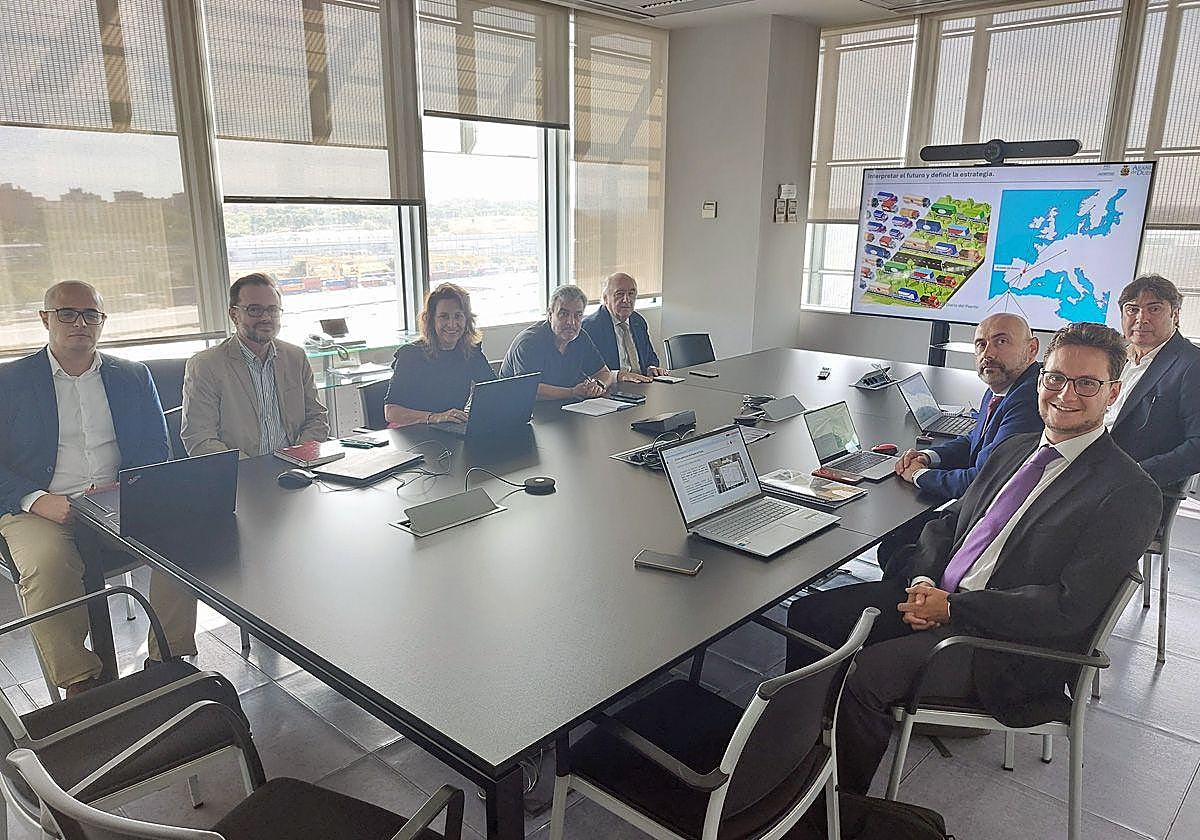 Reunión de miembros del Ayuntamiento de Aranda y representantes de ADIF.