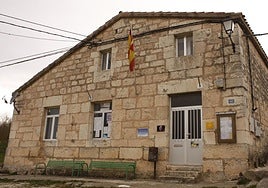 Vista del Ayuntamiento de Cardeñuela Riopico, en Burgos.