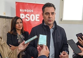 Daniel de la Rosa, junto a la secretaria general del PSOE de Burgos, Esther Peña.
