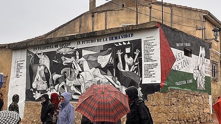 Burgos con Palestina inaugura su mural con un Castrillo Mota de Judíos vacío