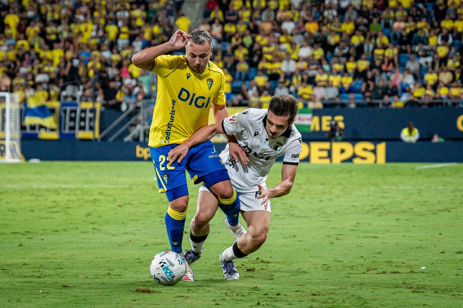 La victoria del Burgos CF en Cádiz, en imágenes
